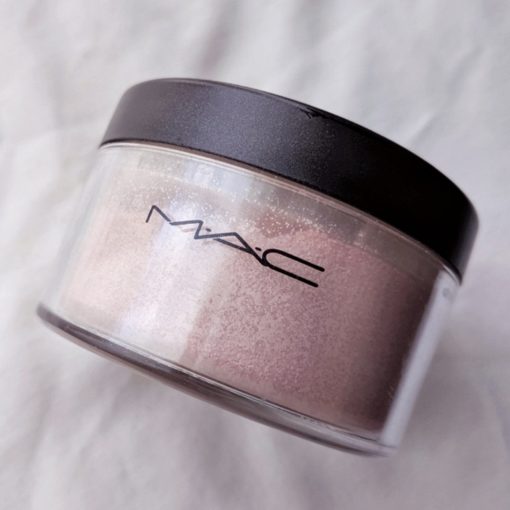 MAC Cosmetics Dolled Up Iridescent Powder